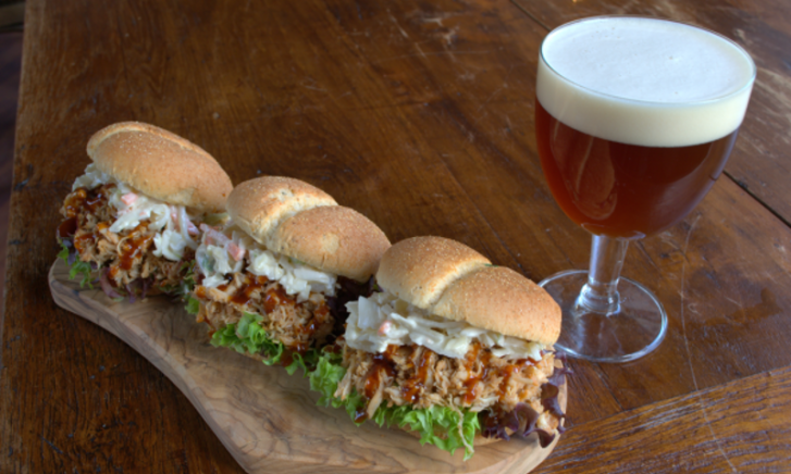 Dukes DunkelWeizen met broodje